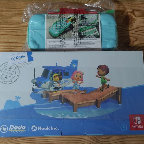 Nintendo Switch Animal Crossing Edition w/ case - Picture 2 of 8